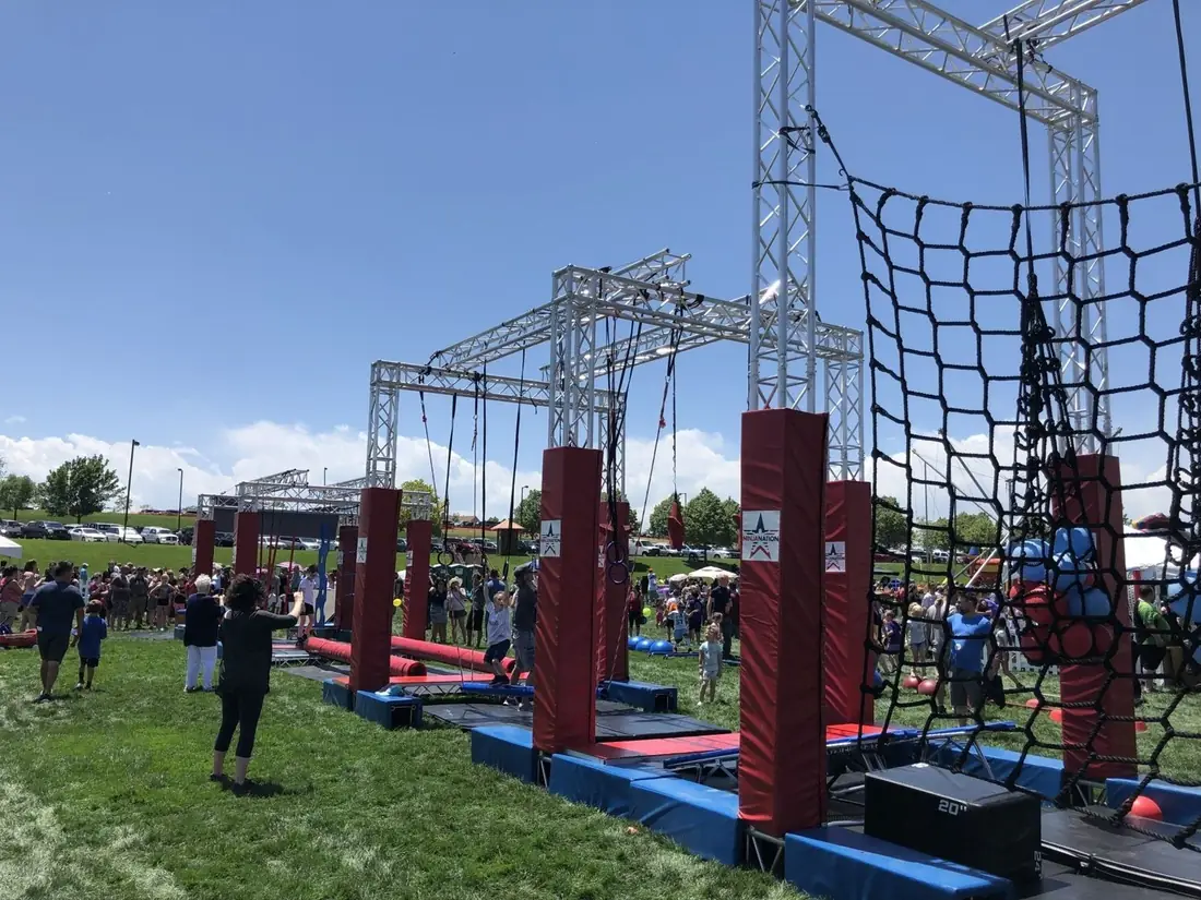 Mobile ninja course with nets and hanging obstacles
